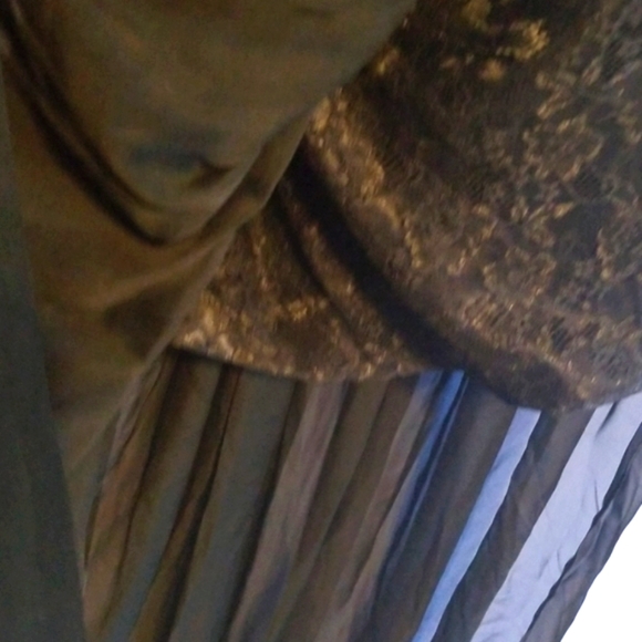 Formal gown - Picture 6 of 8